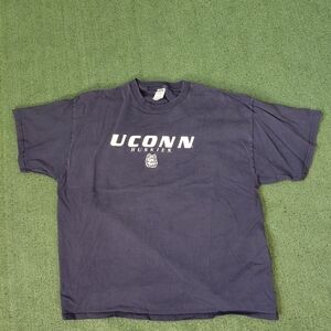 VINTAGE 2009 Uconn Huskies Connecticut Embroidered NCAA College Navy Blue T Shir